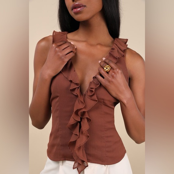 ✨Lulu's Briella Brown Ruffled Button-Front Top Size S - Picture 2 of 15